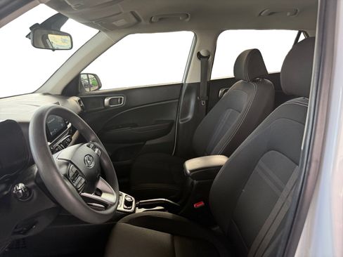 Used 2020 Hyundai Venue SEL image 10