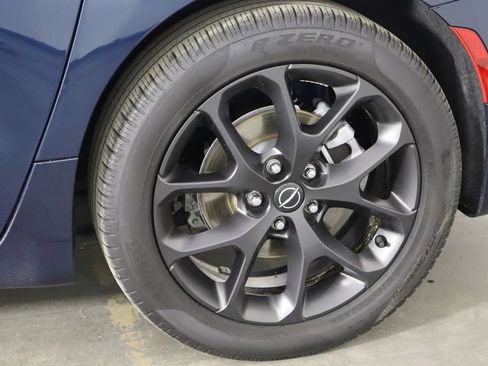 Used 2025 Chrysler Pacifica Limited FWD image 40