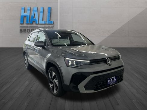 New 2025 Volkswagen Taos SE image 7