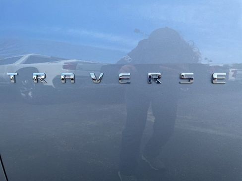 Used 2023 Chevrolet Traverse LT w/ Rear Camera Mirror Package image 10