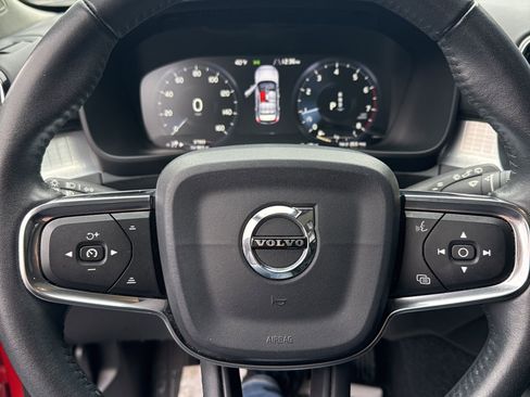 Used 2019 Volvo XC40 T5 Momentum image 14