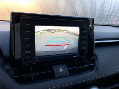 Used 2021 Toyota RAV4 LE image 28