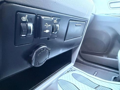 Used 2020 Toyota Sienna XLE image 35