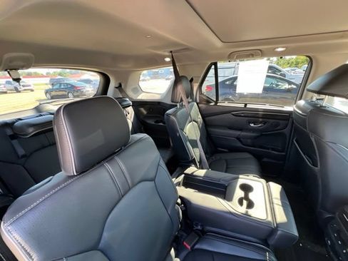 Used 2025 Honda Pilot Elite image 4