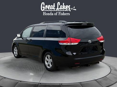 Used 2013 Toyota Sienna LE w/ Preferred Accessory Pkg FWD image 3