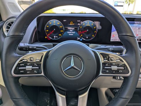 Used 2023 Mercedes-Benz GLB 250 GLB 250 image 26