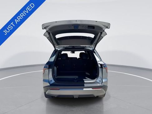 New 2026 Chevrolet Equinox LT w/ Convenience Package II FWD image 23