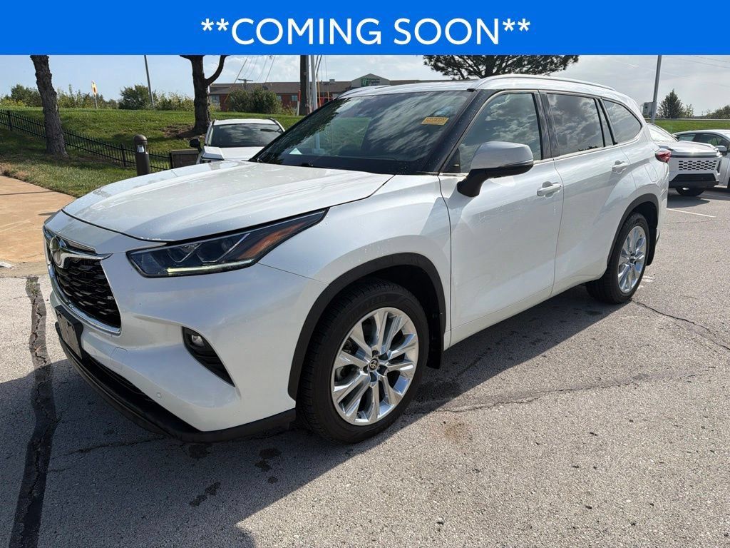 Used 2021 Toyota Highlander Limited AWD/4WD image 1