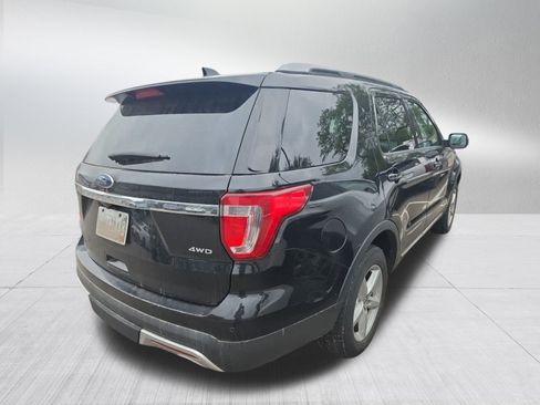 Used 2017 Ford Explorer XLT w/ Equipment Group 202A AWD/4WD image 3