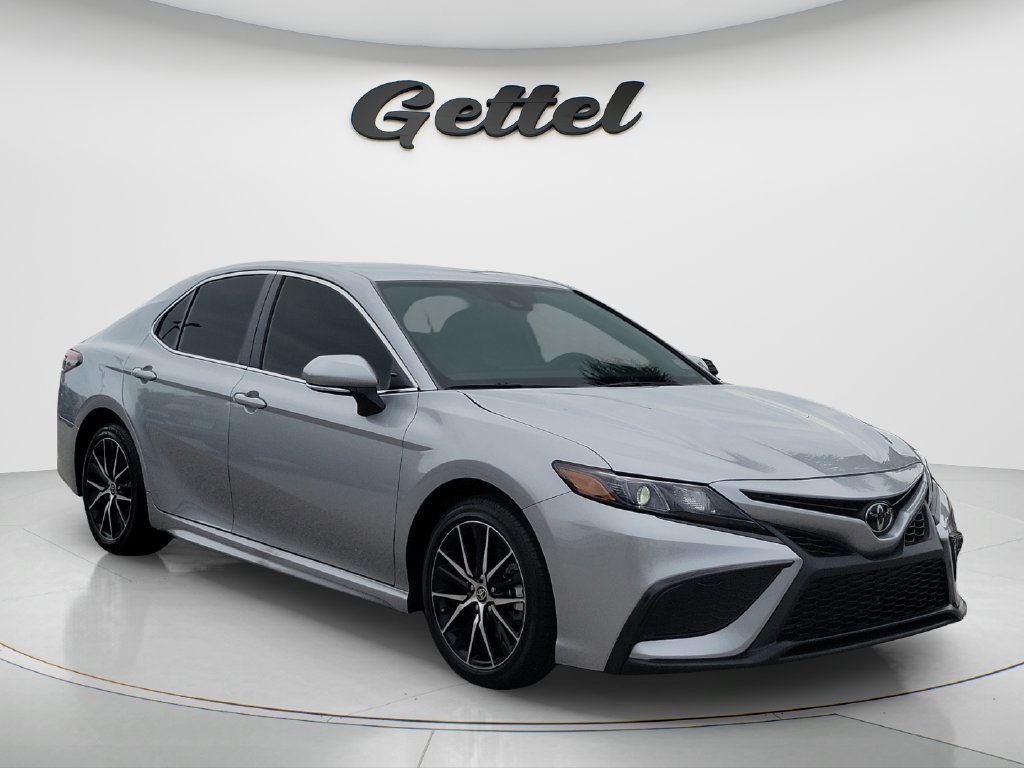 Used 2024 Toyota Camry SE FWD image 3