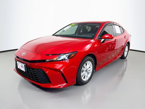 Used 2025 Toyota Camry LE w/ Convenience Package FWD image 10
