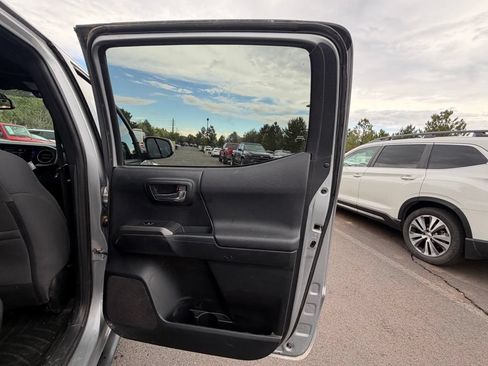 Used 2016 Toyota Tacoma TRD Off-Road AWD/4WD image 14