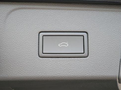 Certified 2025 Volkswagen Atlas Peak Edition SE image 19