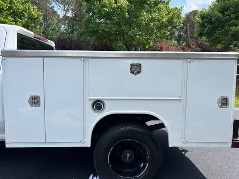 Used 2023 GMC Sierra 3500 Pro w/ Fleet Convenience Package RWD image 23