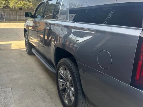 Used 2019 Chevrolet Suburban LT image 6