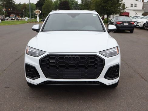 Used 2024 Audi Q5 e Premium Plus w/ Premium Plus Package image 2