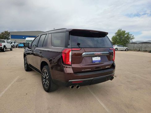 Used 2023 GMC Yukon AT4 w/ Technology Package AWD/4WD image 6