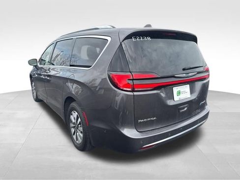 Used 2021 Chrysler Pacifica Touring-L FWD image 6