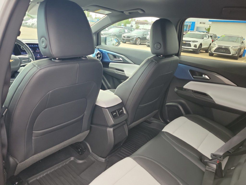 Certified 2024 Chevrolet Equinox EV LT w/ LPO, Trailering Package FWD image 29