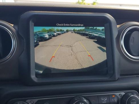 Certified 2018 Jeep Wrangler Unlimited Rubicon w/ Dual Top Group AWD/4WD image 26