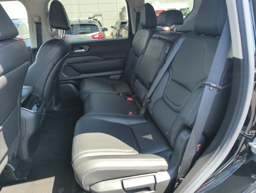 Used 2025 Nissan Armada SV AWD/4WD image 28