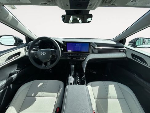 Used 2026 Toyota Camry XLE AWD/4WD image 18
