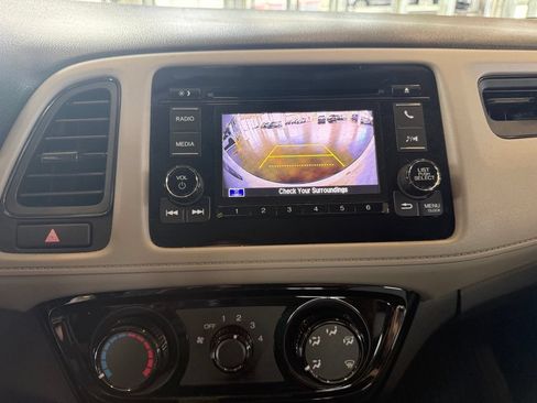 Used 2022 Honda HR-V LX image 11