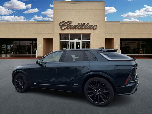 New 2026 Cadillac Lyriq V image 4