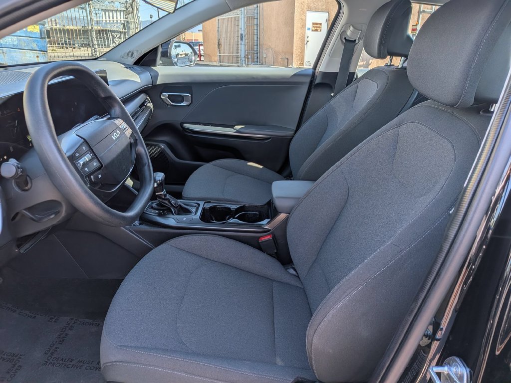 Used 2025 Kia K4 FWD image 15
