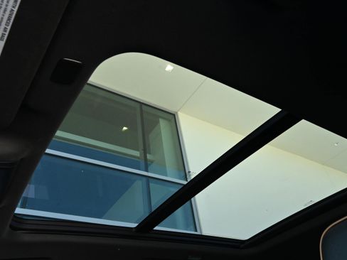 Used 2022 GMC Yukon XL AT4 image 24