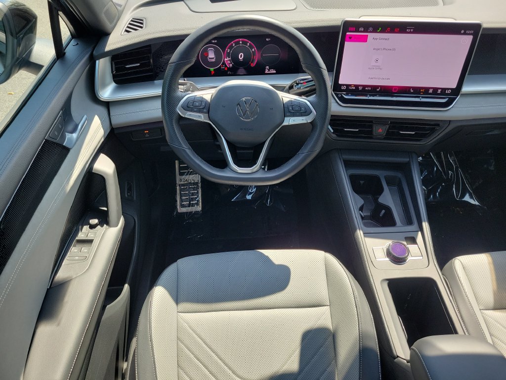 Certified 2026 Volkswagen Tiguan SE R-Line FWD image 14