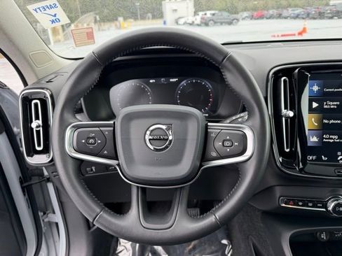 Used 2020 Volvo XC40 T5 Momentum image 14