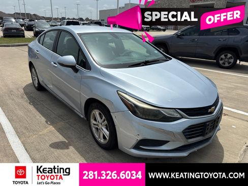 Used 2017 Chevrolet Cruze LT w/ Convenience Package FWD image 1