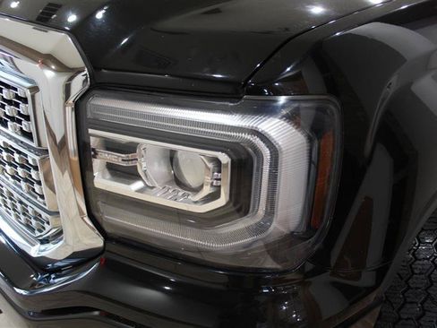 Used 2018 GMC Sierra 1500 Denali AWD/4WD image 10