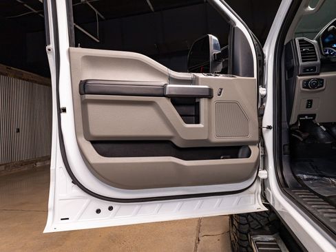 Used 2022 Ford F250 XLT w/ XLT Premium Package image 28