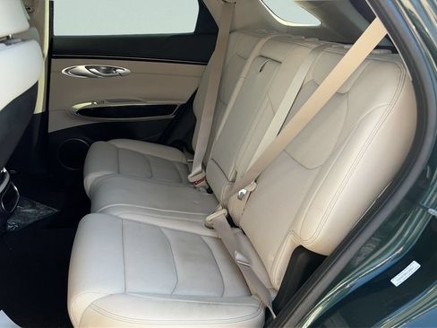 Used 2023 Genesis GV70 2.5T AWD/4WD image 12