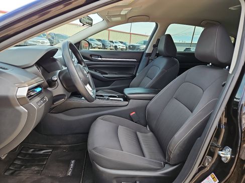 Used 2023 Nissan Altima 2.5 SV image 9