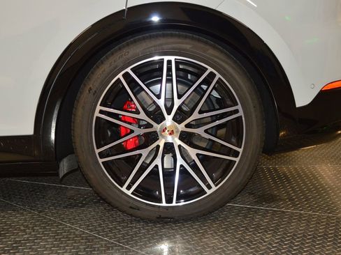 Certified 2026 Porsche Cayenne GTS AWD/4WD image 14