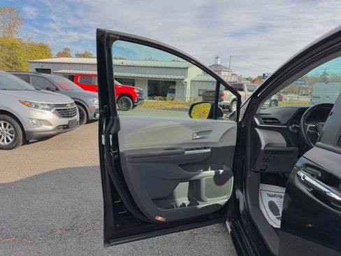 Used 2024 Toyota Sienna XLE image 11