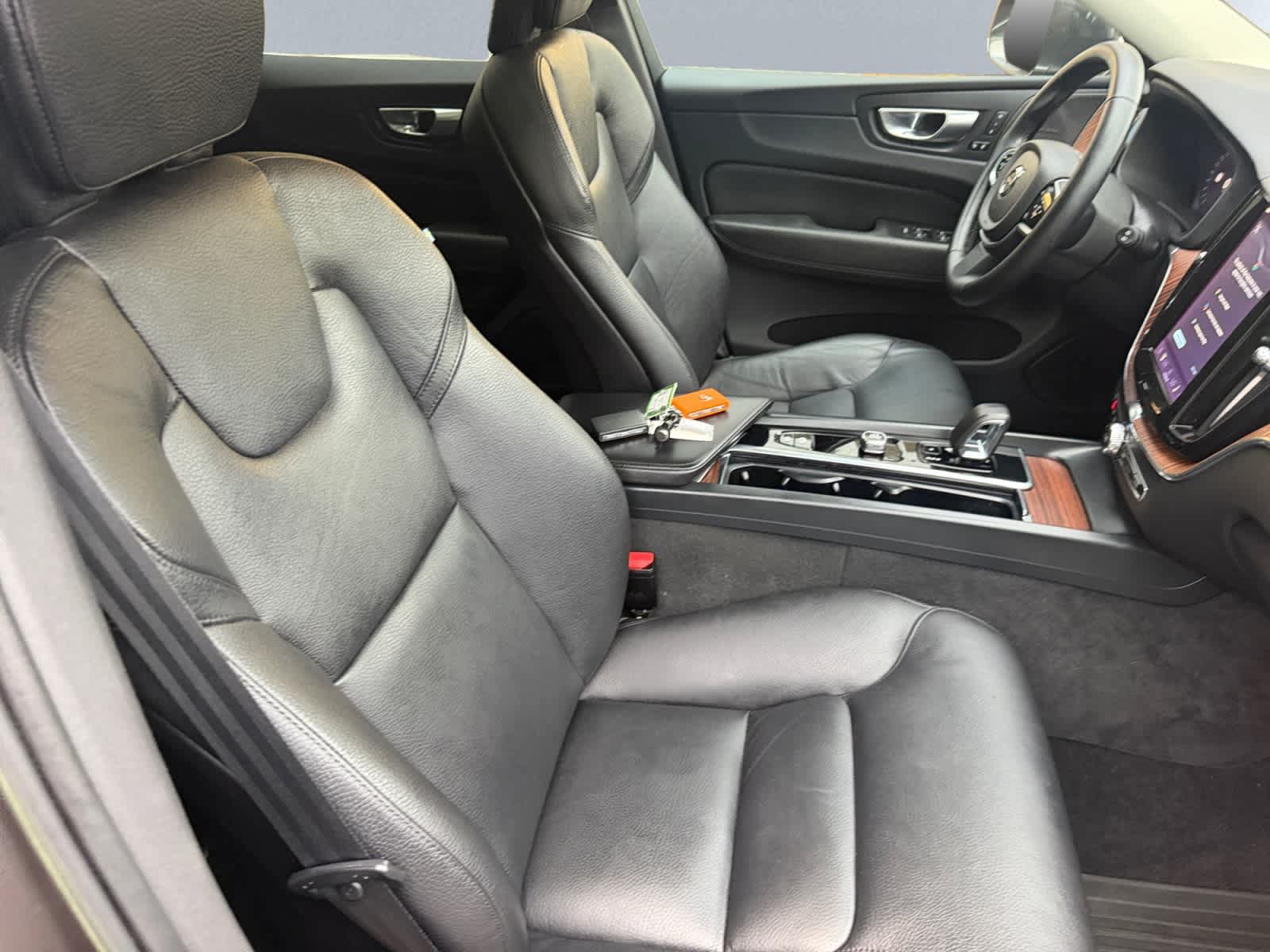 Used 2023 Volvo XC60 B5 Plus AWD/4WD image 20