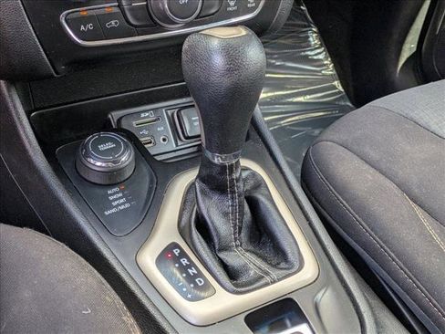 Used 2017 Jeep Cherokee Latitude w/ Comfort & Sound Group image 12