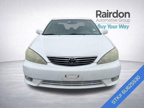 Used 2006 Toyota Camry LE FWD image 2
