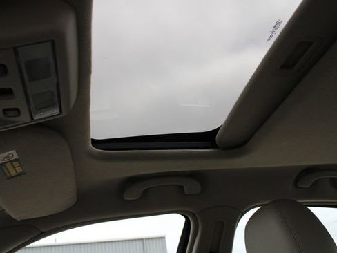 Used 2003 Lincoln Town Car Signature image 3