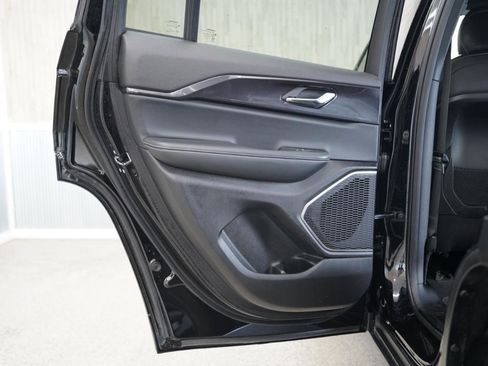 Used 2022 Jeep Grand Cherokee Altitude image 35