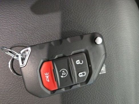 New 2025 Jeep Gladiator Mojave w/ Convenience Group image 20