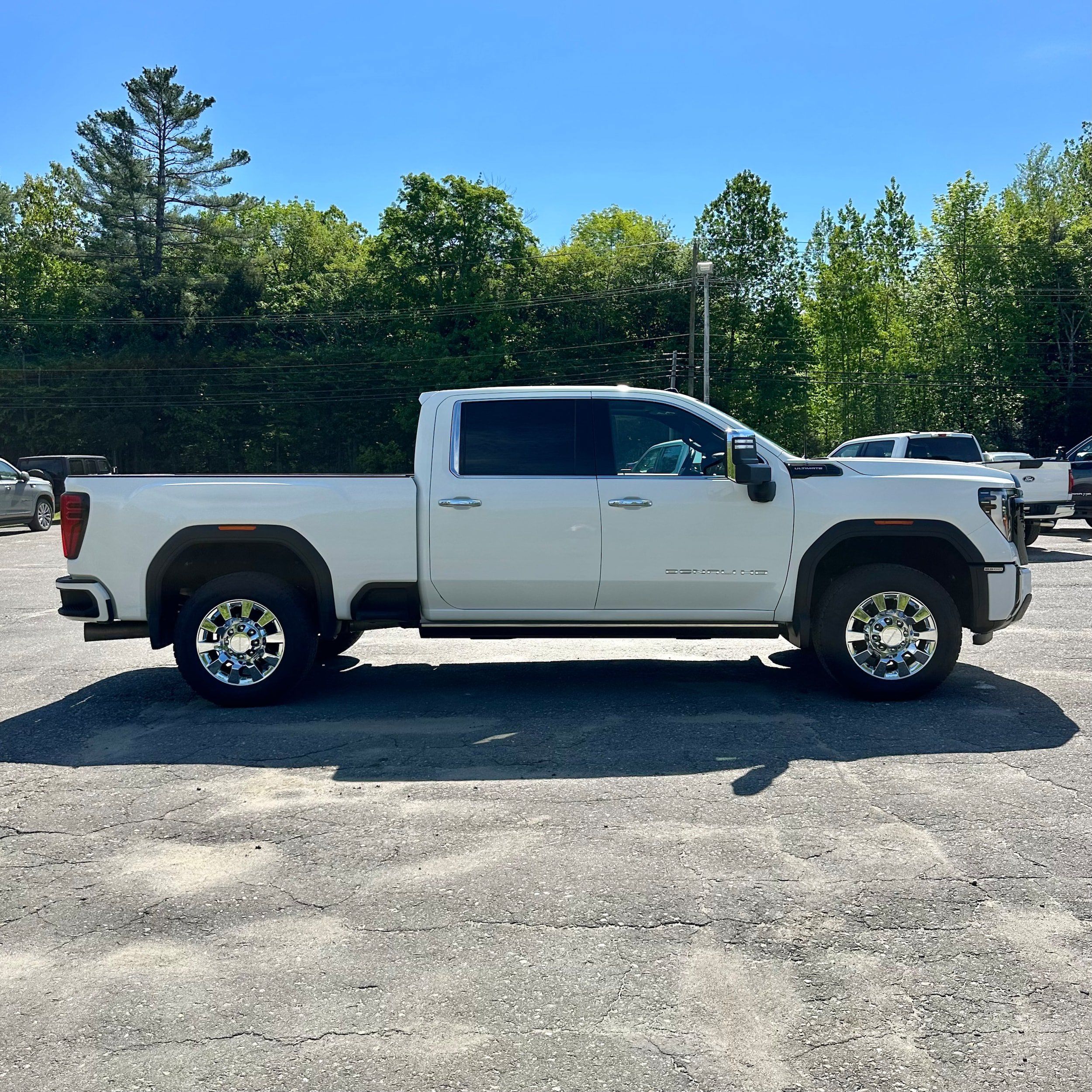 Used 2025 GMC Sierra 2500 Denali Ultimate AWD/4WD image 2