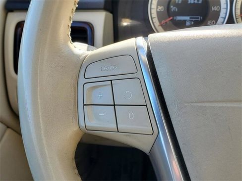 Used 2013 Volvo XC70 T6 image 18