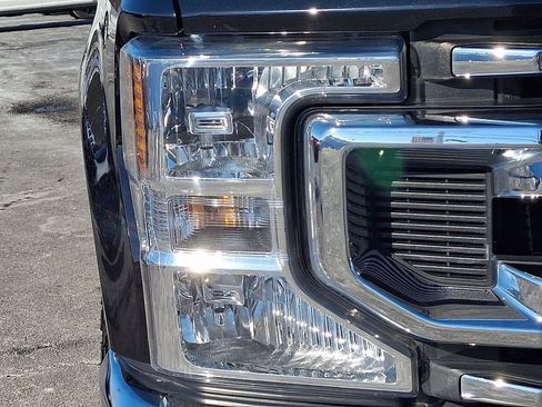 Used 2021 Ford F250 XLT w/ XLT Premium Package image 9