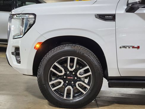 Used 2023 GMC Yukon AT4 AWD/4WD image 5