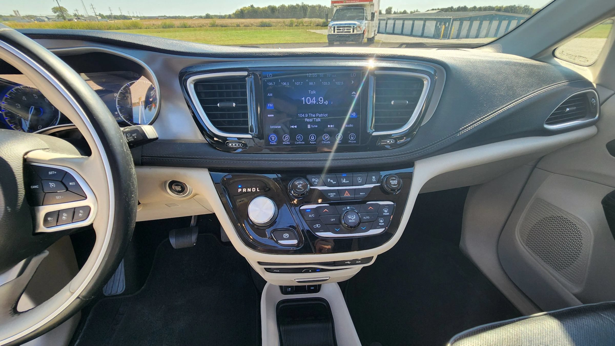 Used 2017 Chrysler Pacifica Limited FWD image 18
